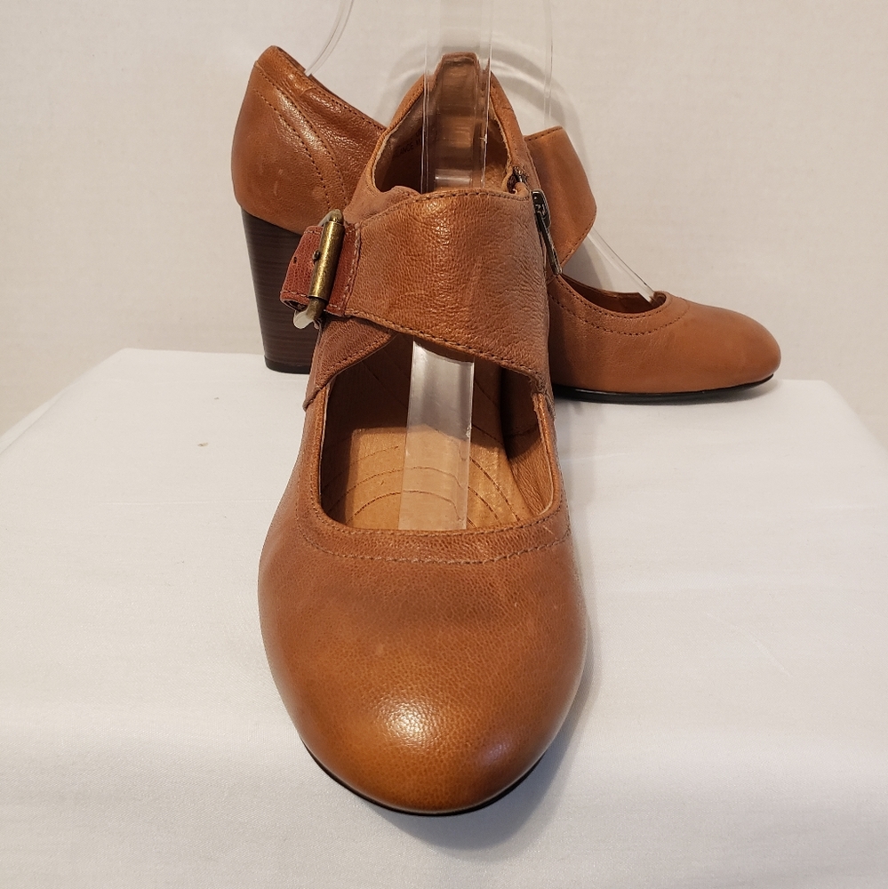 INDIGO BY CLARKS tan buckle mary jane 7.5 🍓